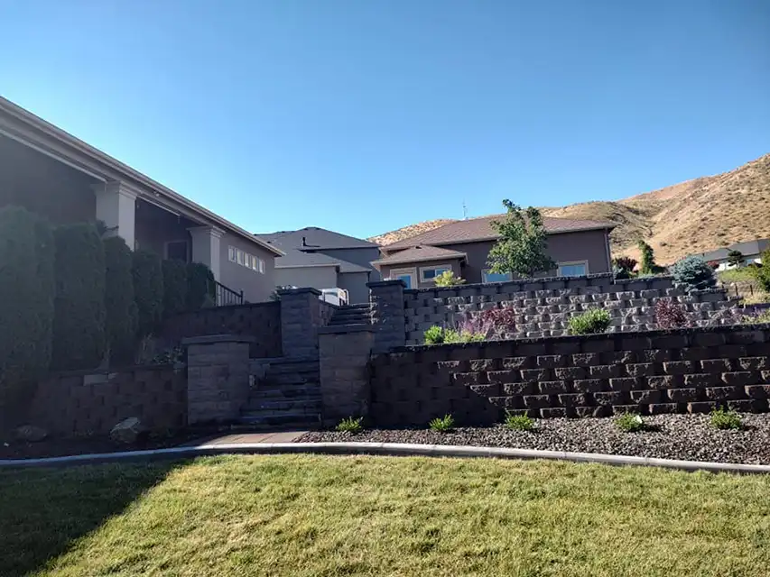 Photo of Julian's Landscaping & Maintenance LLC - Pasco, WA